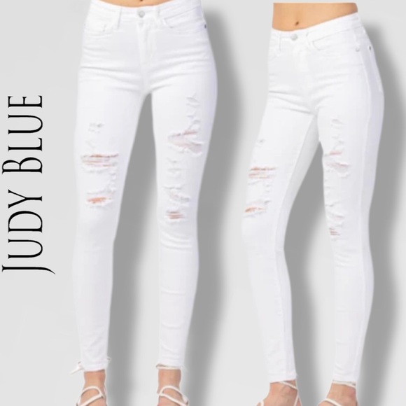 Judy Blue Denim - JUDY BLUE white, distressed, mid-rise boyfriend-fit jeans with a raw hem 3/26